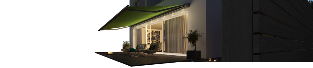 Grüne Markise und moderne Terrassensituation bei Nachtbeleuchtung. Grüne Markise und moderne Terrassensituation bei Nachtbeleuchtung.