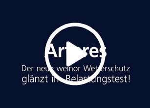 Dunkelblauer Hintergrund mit weißem, kreisförmigem Play-Symbol und Text. 
